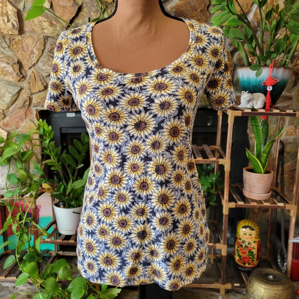 Used Like New Urban Outfitters Sunflower Tshirt Size Medium